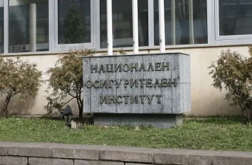 Плащаме осигуровки 10 години назад