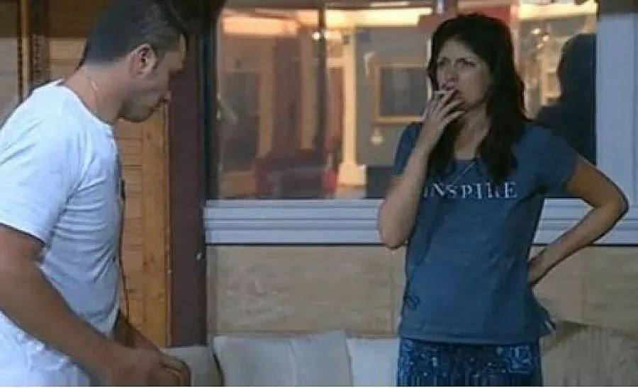 Жени вече не спи с Тачо