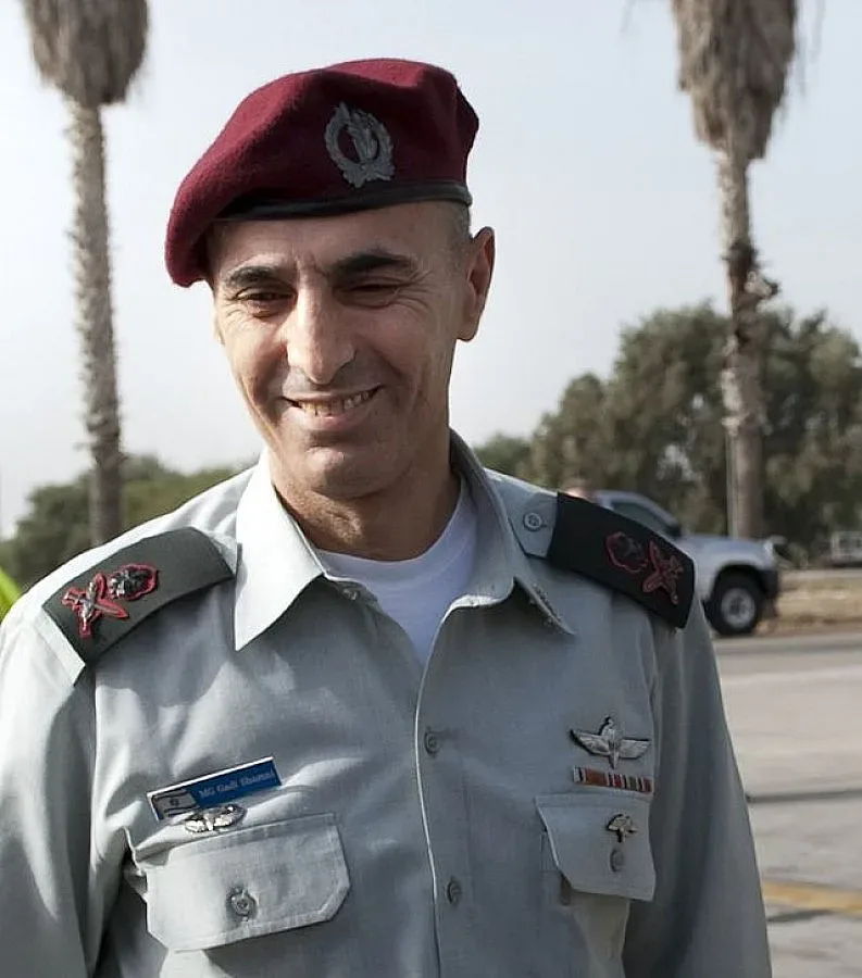 Израелци помагат да търсим терористи сред бежанците