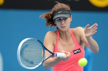 Цвети подарява ракетата си на турнира в София 