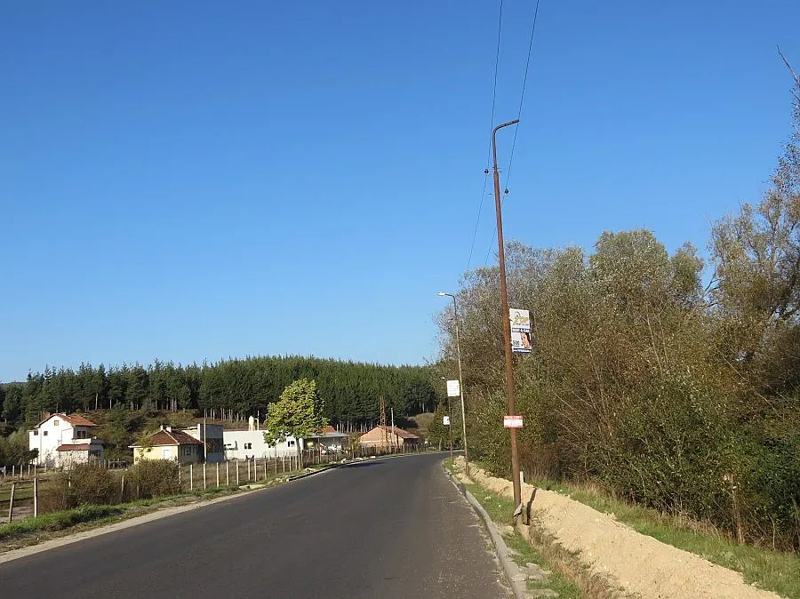 Ремонтирани улици и нови тротоари в Добринище