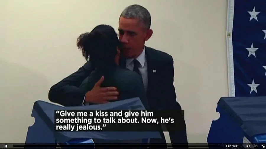 Обама целуна чужда жена