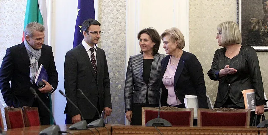 ГЕРБ и РБ сближиха позиции на извънредна „блиц" среща