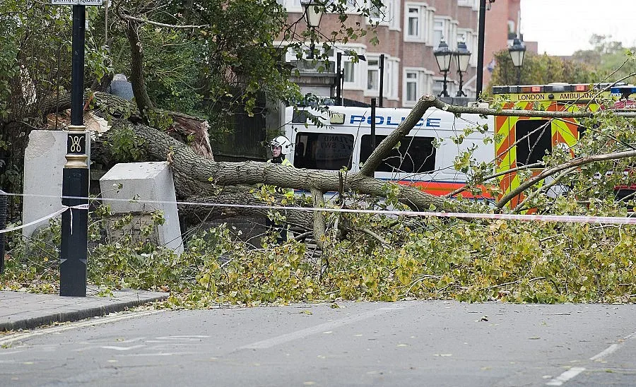 Ураганът Гонзало уби двама на Острова