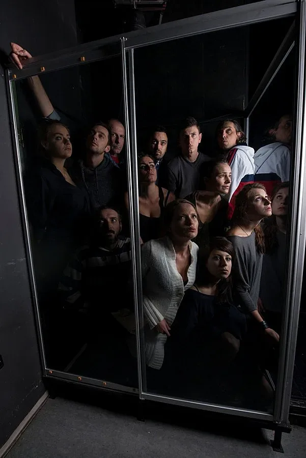 Театрали нищят емиграцията