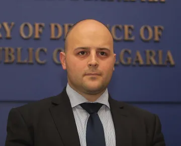 Зам.-министър почва работа в НАТО