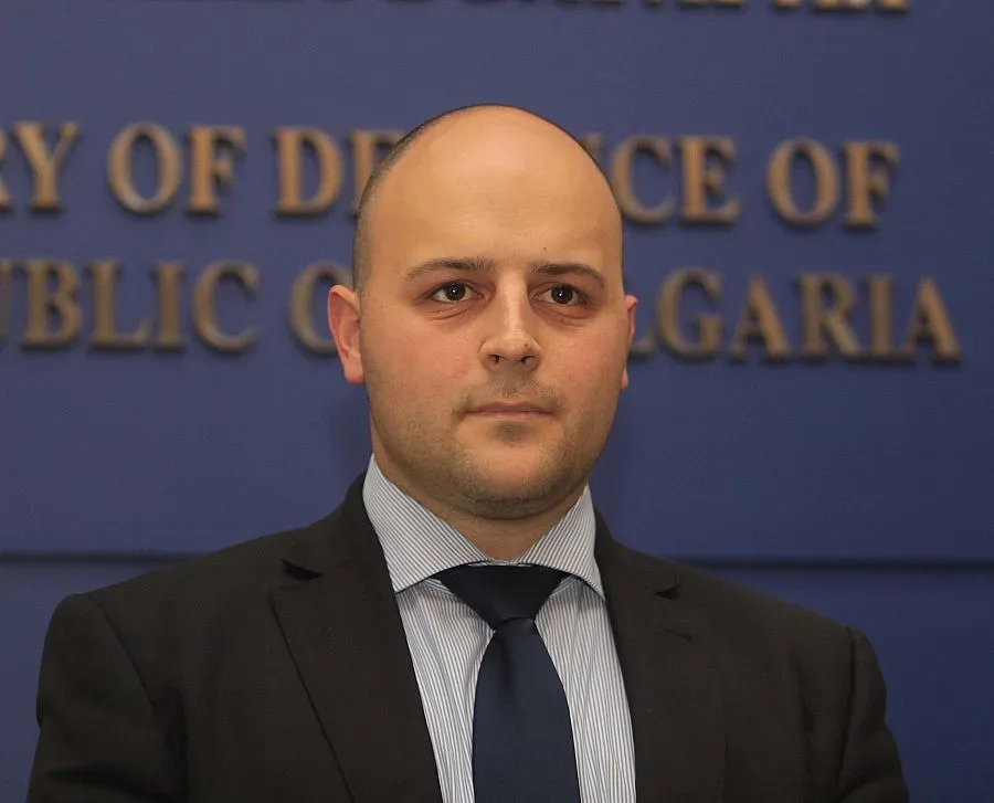 Зам.-министър почва работа в НАТО