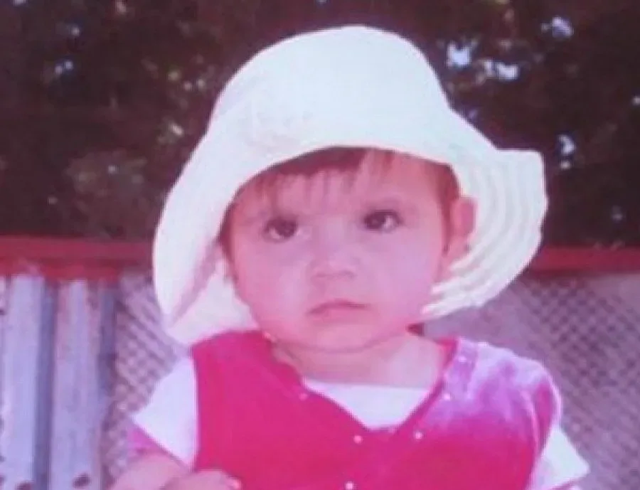 Цветя на пътя 40 дни след смъртта на 11 месечната Краси