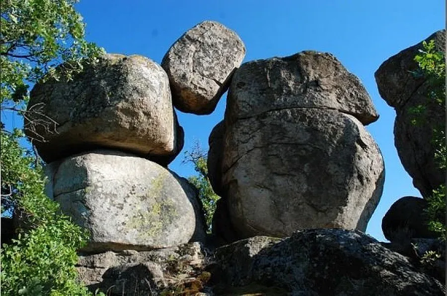 Миряни вдигат параклис върху тракийско оброчище