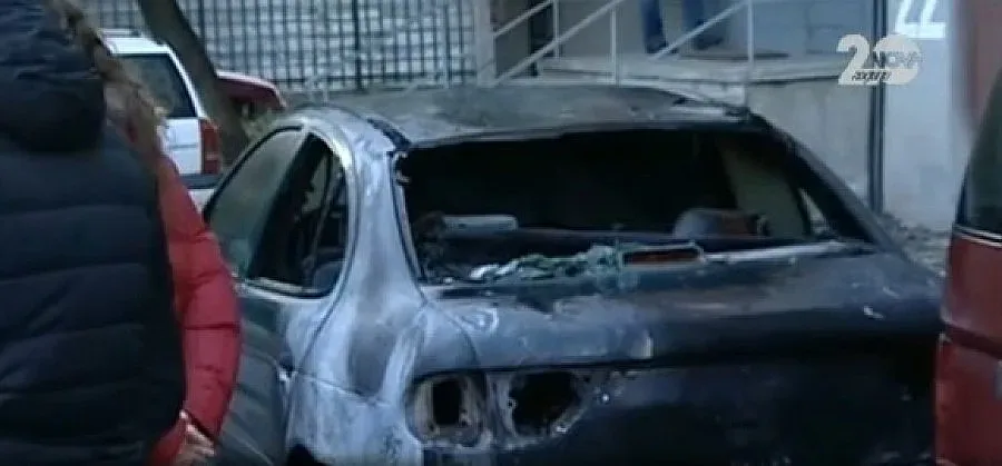 Разследват инвеститор за опожарени коли