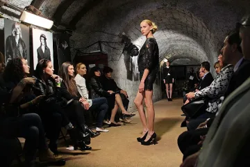 Топмодели слязоха под земята