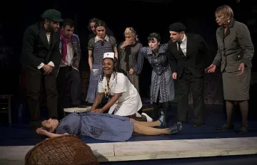 Новата Човекоядка танцува "Зад канала"