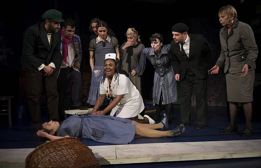 Новата Човекоядка танцува "Зад канала"