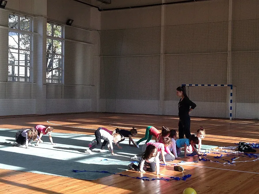 70 деца на първа тренировка по художествена гимнастика