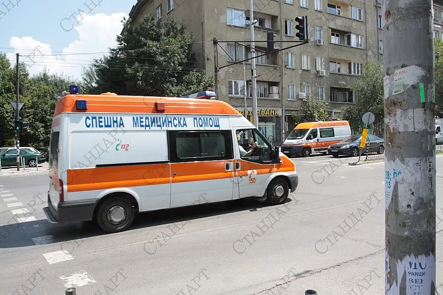 Мъж за малко да скочи от поликлиника в Пловдив