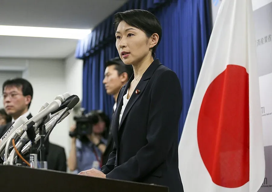 Японски министър подаде оставка след обвинения в злоупотреба 