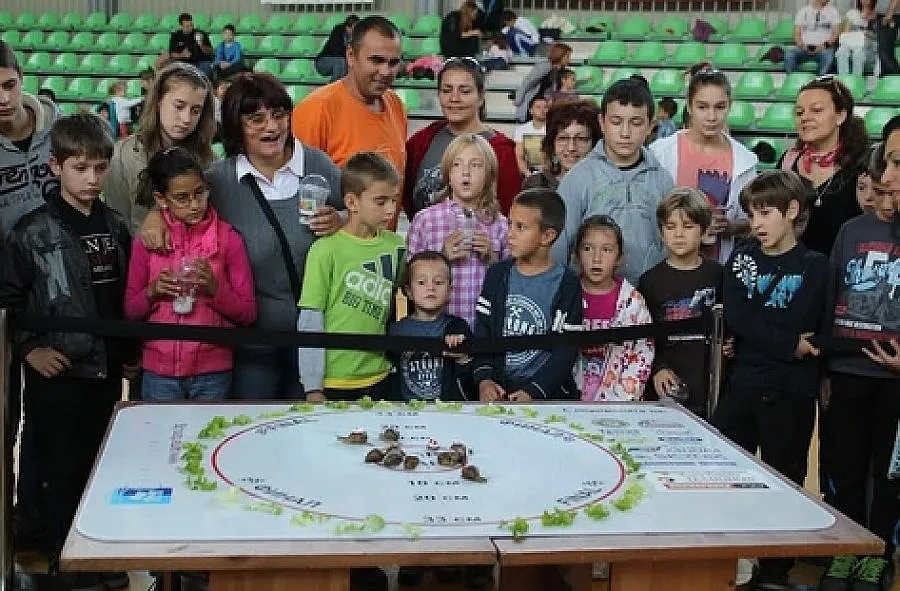 Охлюви се надбягваха в подкрепа на родителството