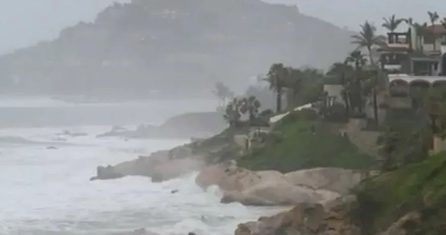 Ураганът "Гонсало" премина през Бермудските острови (ВИДЕО)