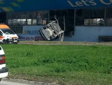 Катастрофа блокира локалното на "Цариградско"