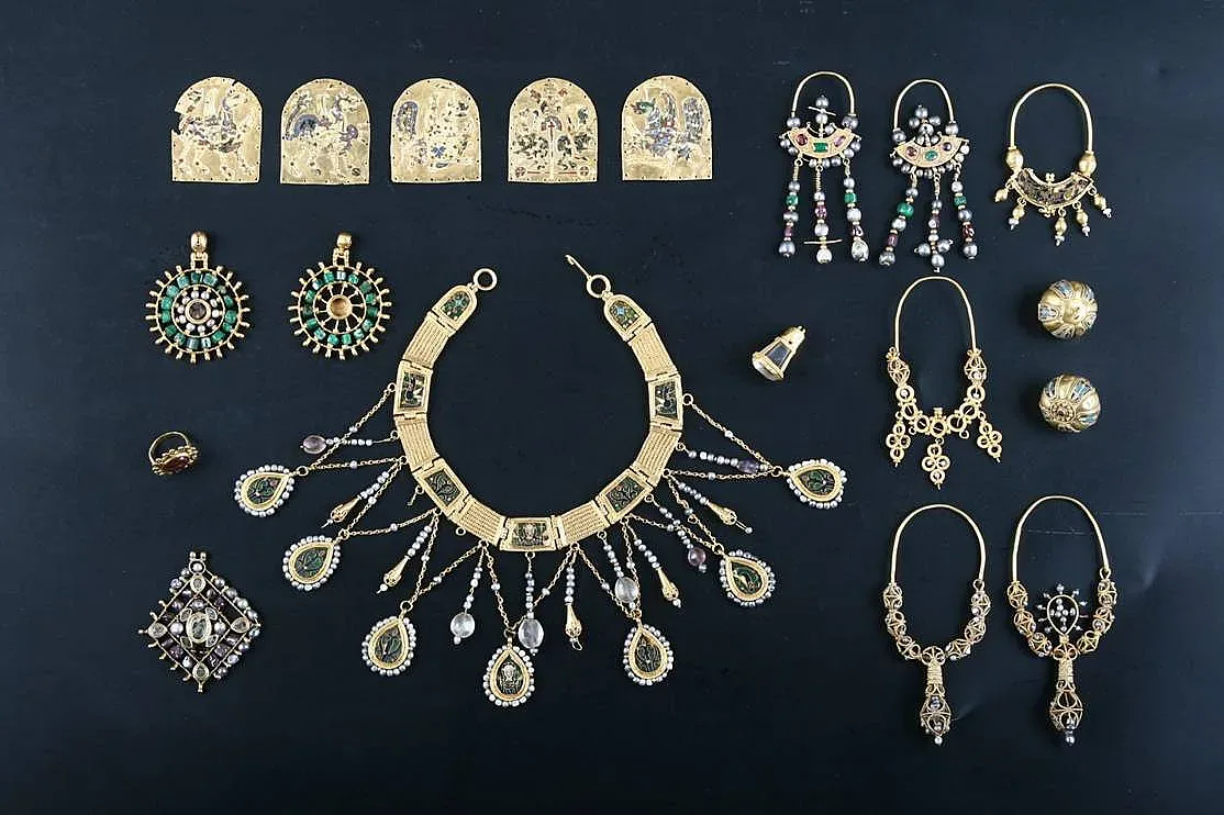 Текезесарка се кичи с короната на наша царица. Историята на уникално съкровище