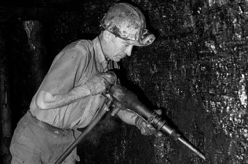 Миньори се обявиха срещу пенсионната система на протест в Мадан