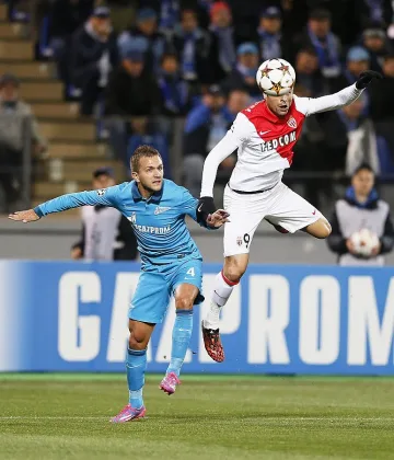 Бербатов пред Ван Перси в престижна класация 