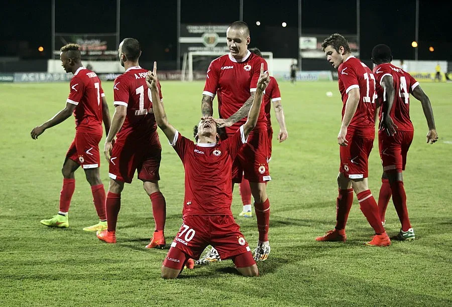 Мария Илиева пя на Стивън Ло