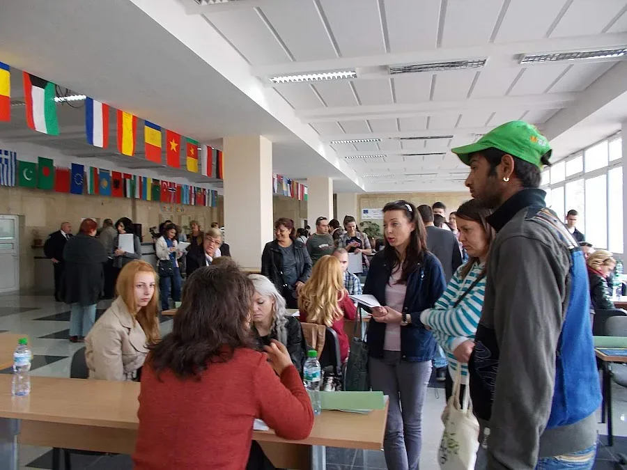 Над 20 фирми в Добрич търсят млади работници