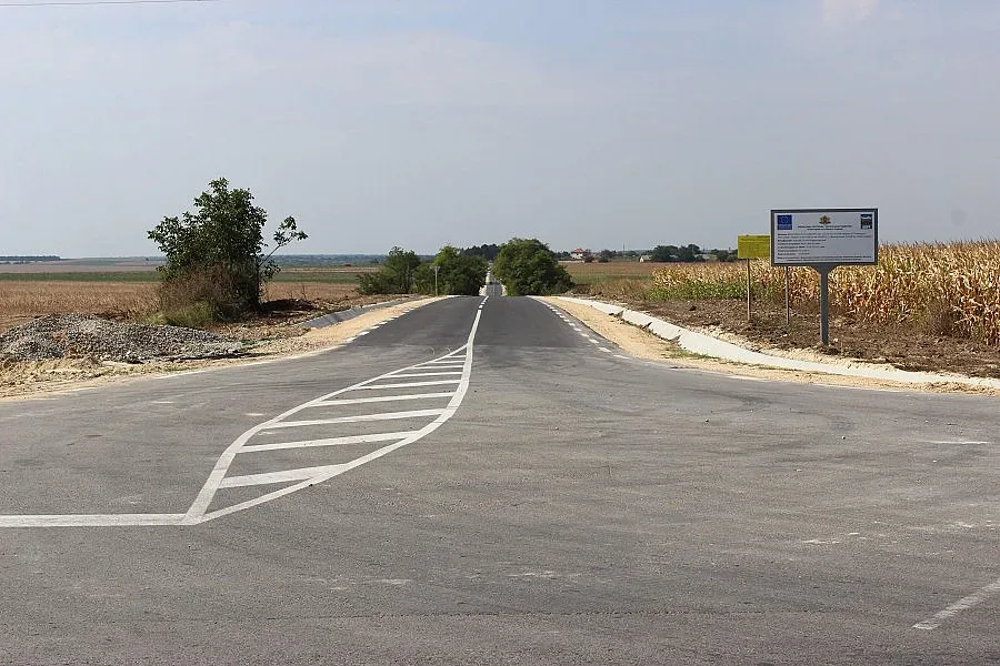 След 40 години ремонтираха 19 км третокласен път