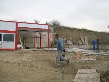 Полицай блъска племенник на президента в бюро след арест