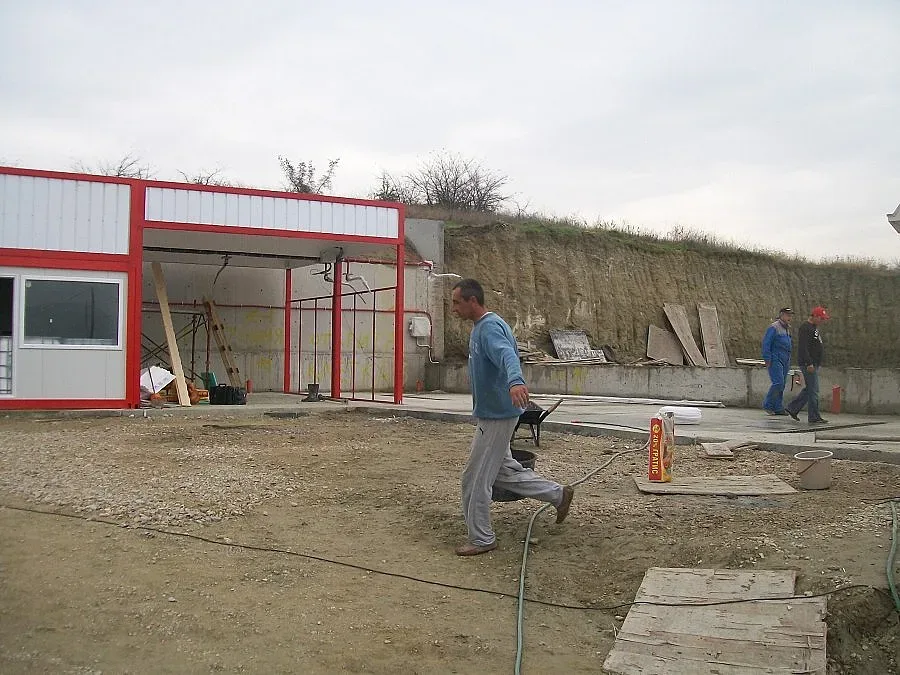 Полицай блъска племенник на президента в бюро след арест