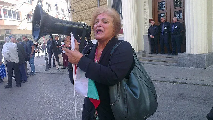 Вложители в КТБ протестираха пред БНБ