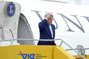 Самолетът на Джон Кери се развали за 4 път за година