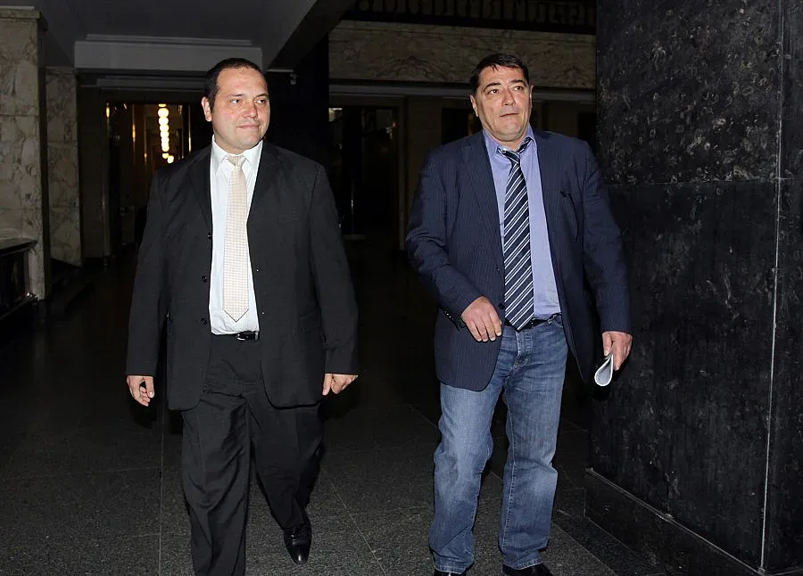 Експертизите на тефтерчето на Златанов отложиха делото