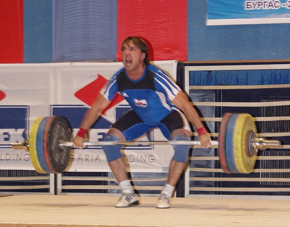 Трикратен световен шампион иска властта в родните щанги