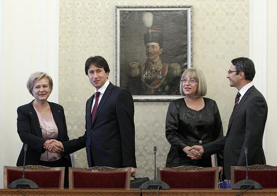 Скандал вместо съюз за кабинета (ОБЗОР)