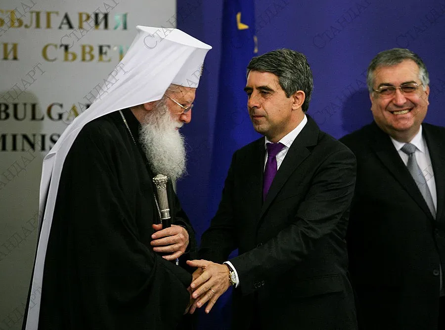 Президентът поздрави патриарх Неофит за рождения му ден