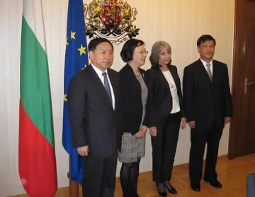 Попова се срещна с делегация от Шанхай