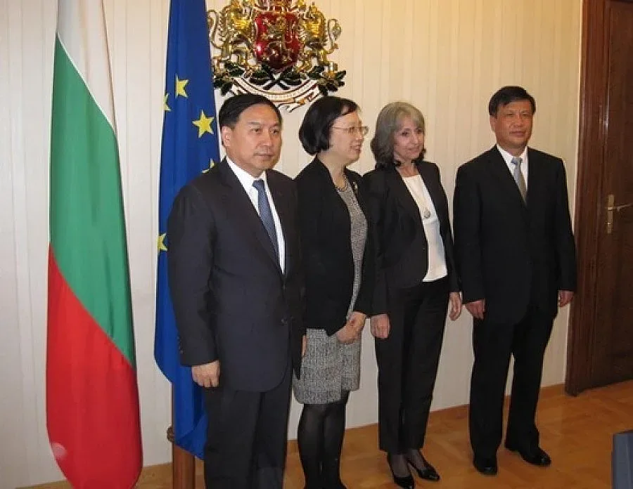 Попова се срещна с делегация от Шанхай