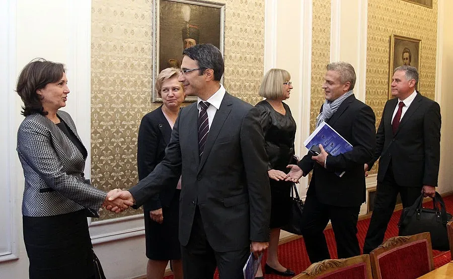 ГЕРБ преговаря с РБ за управлението на страната