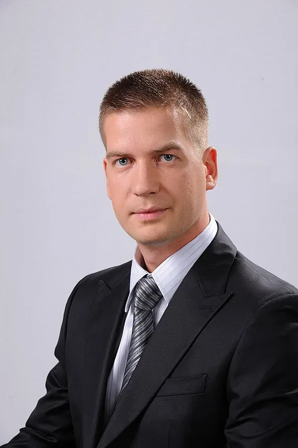 Кмет повежда масов крос