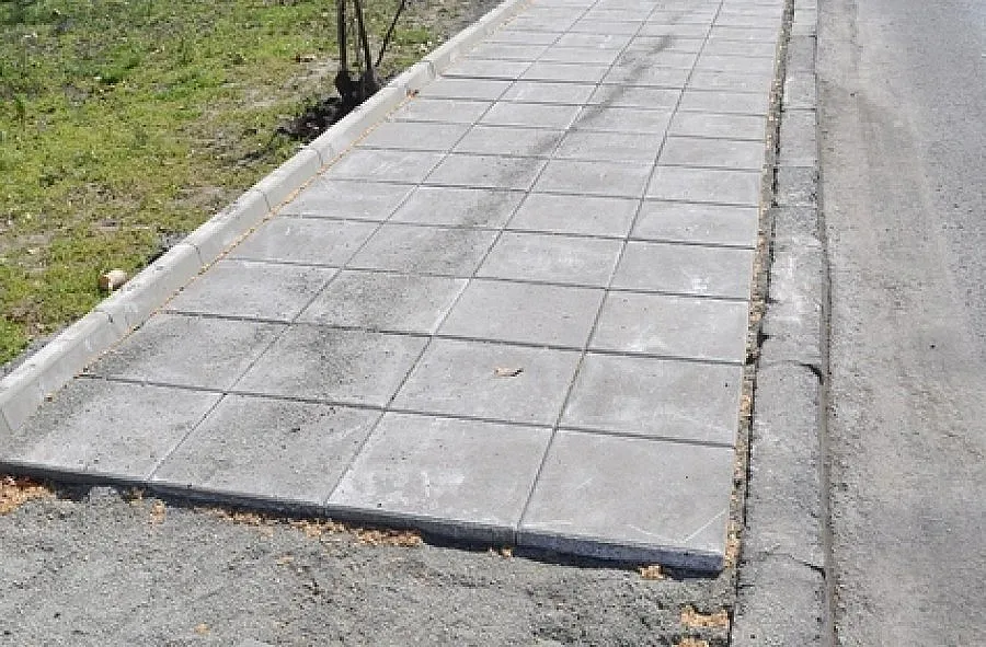 Нови тротоари в селища край Банско