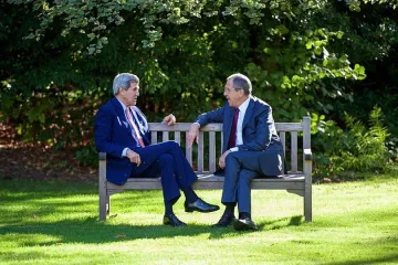 Руските войски се изтеглят от украинската граница