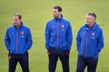 Холандия иска пенсия за Хидинк