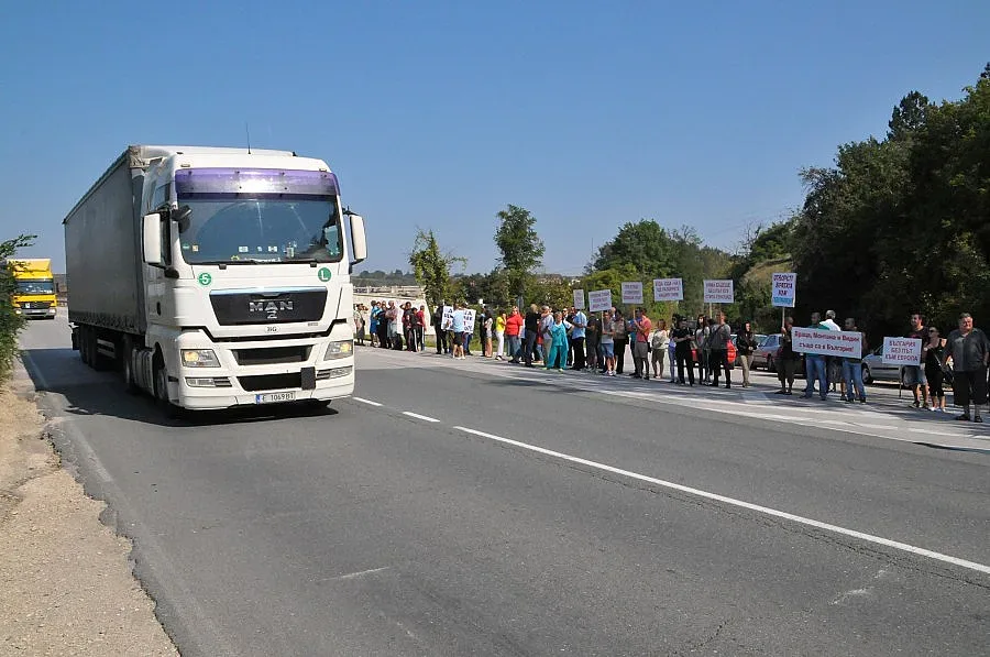 Протест от Дупница блокира Е-79
