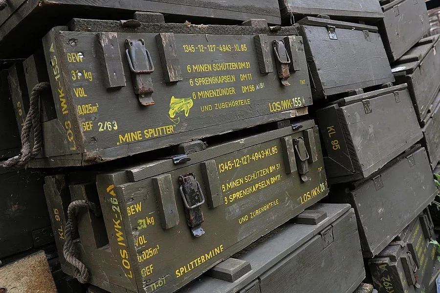 Прокурори проверяват институции за търговията с оръжие