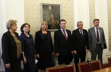 ГЕРБ и БСП се разминаха на магистралите (ОБЗОР)