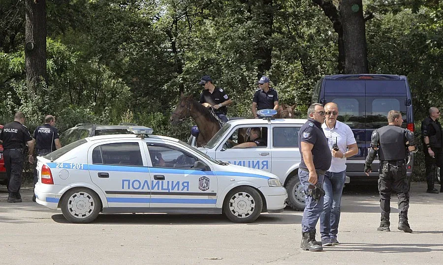 Ченге подреди в изложба 200 полицейски шапки