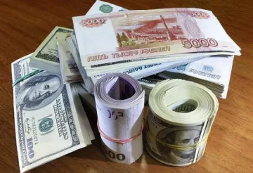 Рублата стигна ново дъно