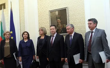 Втори час продължават разговорите между ГЕРБ и БСП